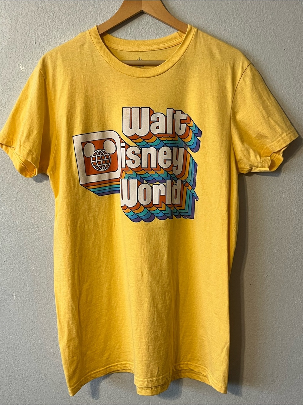 Walt Disney World Vintage Inspired Yellow T-shirt rainbow retro graphic size L